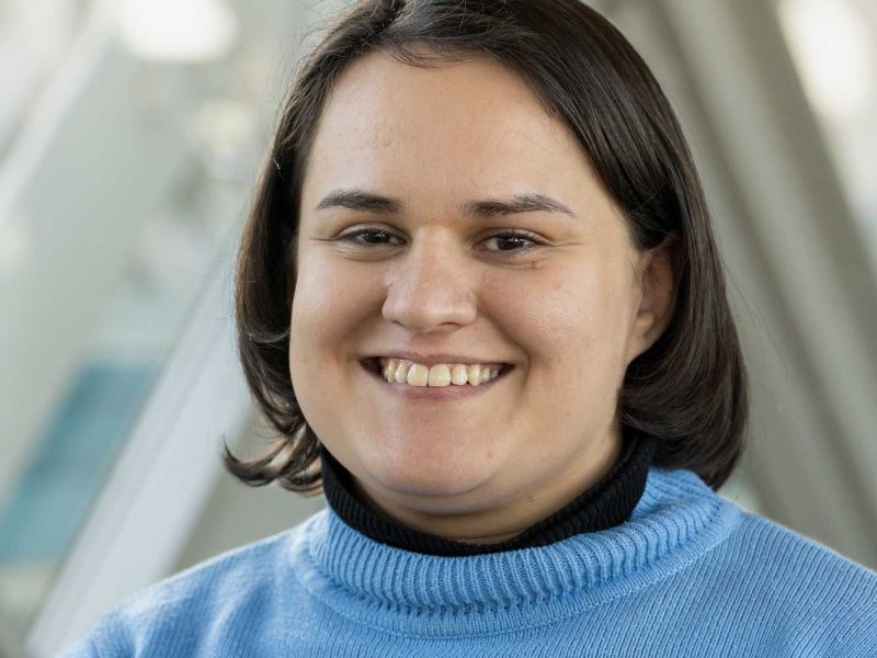 Photograph of artist Anahita Harding