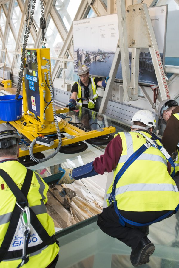 Workers installing the Glass Floors ©️Barksy Media