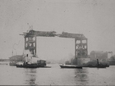 Image of Tower Bridge under construction