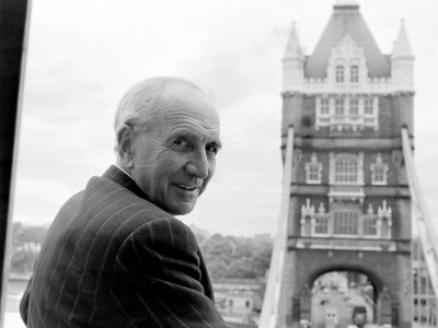 Capt Charles Gosling (c) David Lewis Hodgson/Mary Evans Picture Library