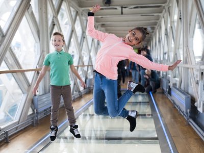 Children jumping - Glass Floors