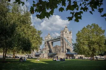 People having a picnic at Potter Field Park next to Tower Bridge